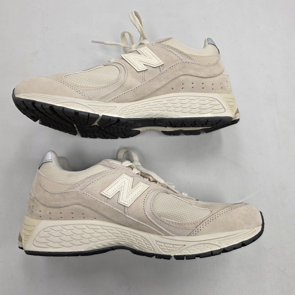 New Balance 2002R Cream Sneakers - Picture 2 of 8